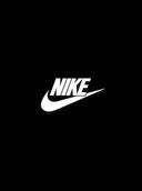 Logo marki Nike na czarnym tle – producent kultowych sneakersów takich jak Air Force 1, Air Max, Dunk czy Shox