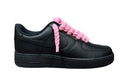 Nike Air Force 1 Black Rope Pink – czarne AF1 custom z różowymi rope laces. Mocny kontrast, streetwearowy vibe i 100% oryginał. Street-Zone.pl