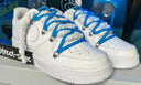 Nike Air Force 1 Double Rope Laces White Blue – białe AF1 custom z niebieską sznurówką. Czysty styl, modowy kontrast i 100% oryginał. Street-Zone.pl.