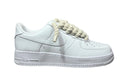 Nike Air Force 1 White Beige Rope – białe AF1 z beżowymi sznurówkami rope. Minimalistyczny detal, streetwearowy styl i 100% oryginał. Street-Zone.pl.