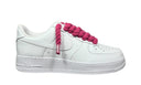Nike Air Force 1 White Fuschia Pink Rope – białe AF1 z grubą różową sznurówką rope. Świeży, modowy styl i 100% oryginał. Sprawdź na Street-Zone.pl.
