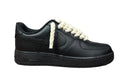 Nike Air Force 1 Black Rope Beige – czarne AF1 z grubymi beżowymi rope laces. Prosty detal, modowy efekt. 100% oryginalne buty. Sprawdź na Street-Zone.pl.