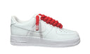 Nike Air Force 1 White Red Rope – białe AF1 custom z czerwonymi rope laces. Mocny kontrast, streetowy klimat i 100% oryginał. Street-Zone.pl